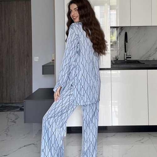 Костюм Arina (42-48) 8053 l.blue (деми) Arina 8053 l.blue