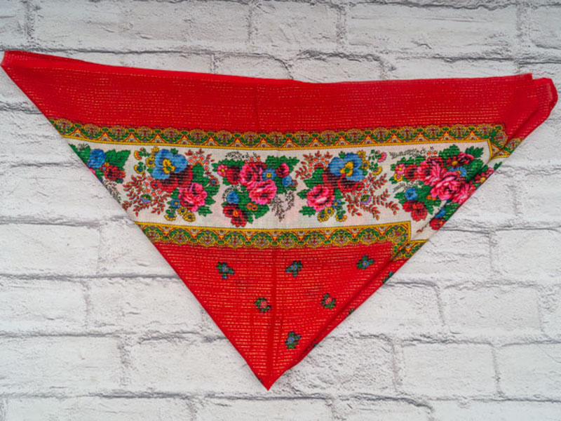 Платок Shawls (76*76) P167 red люрикс (деми)